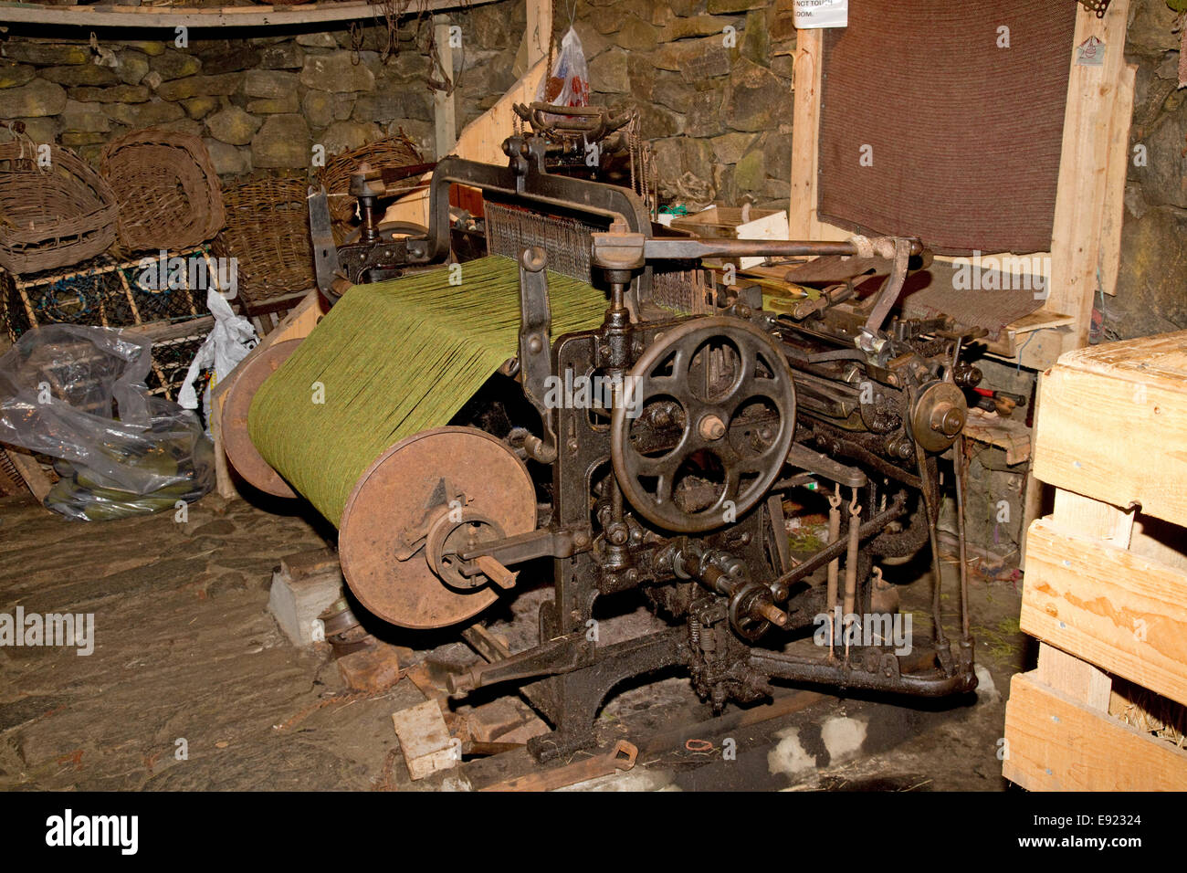 Antiguo Telar Hattersley Gearannan Blackhouse Village Isla de Lewis Outer Hebrides de Escocia Foto de stock