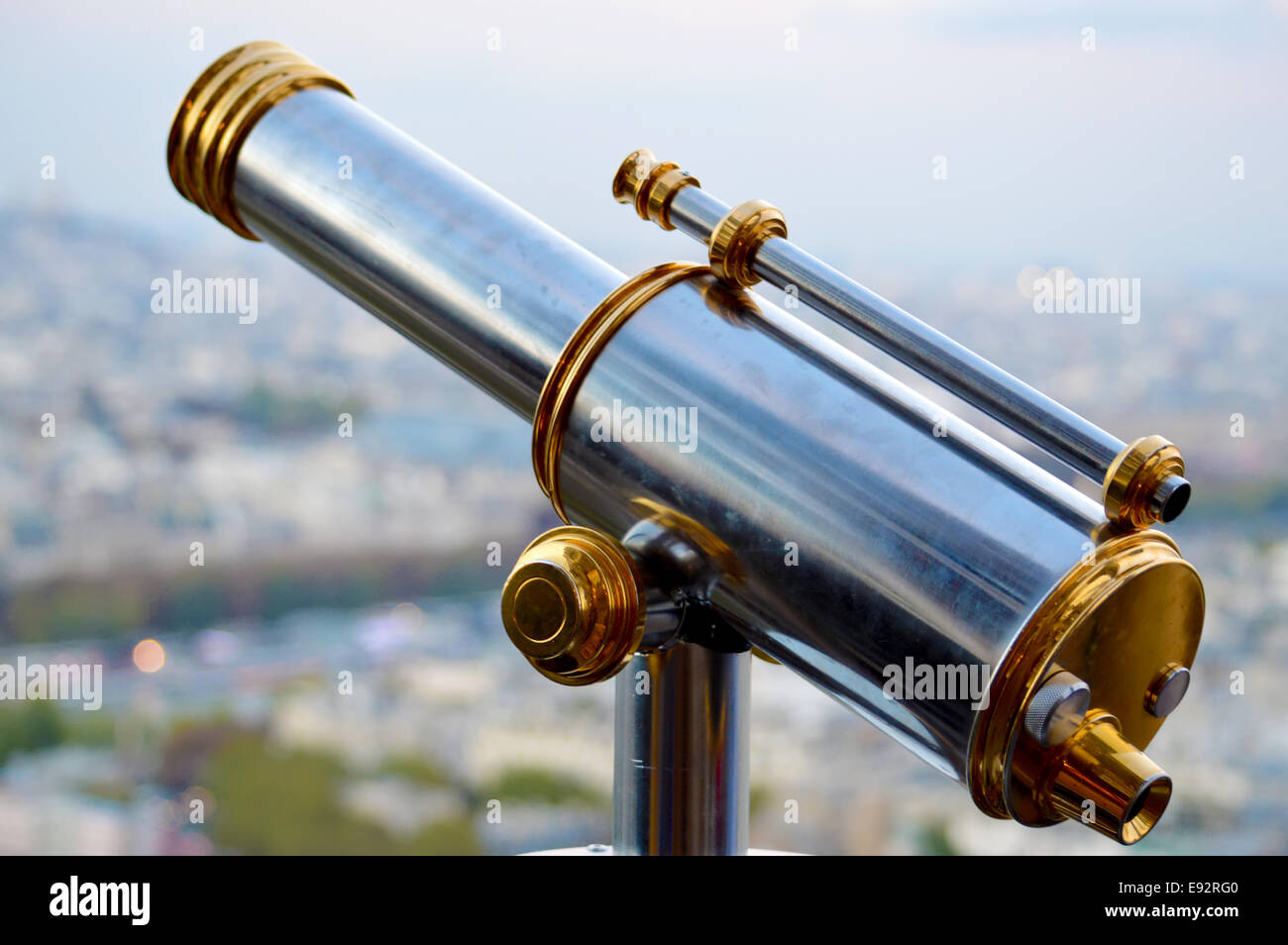 Telescopio en la Torre Eiffel Foto de stock