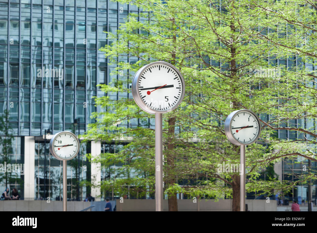Relojes de Canary Wharf, London, UK Foto de stock