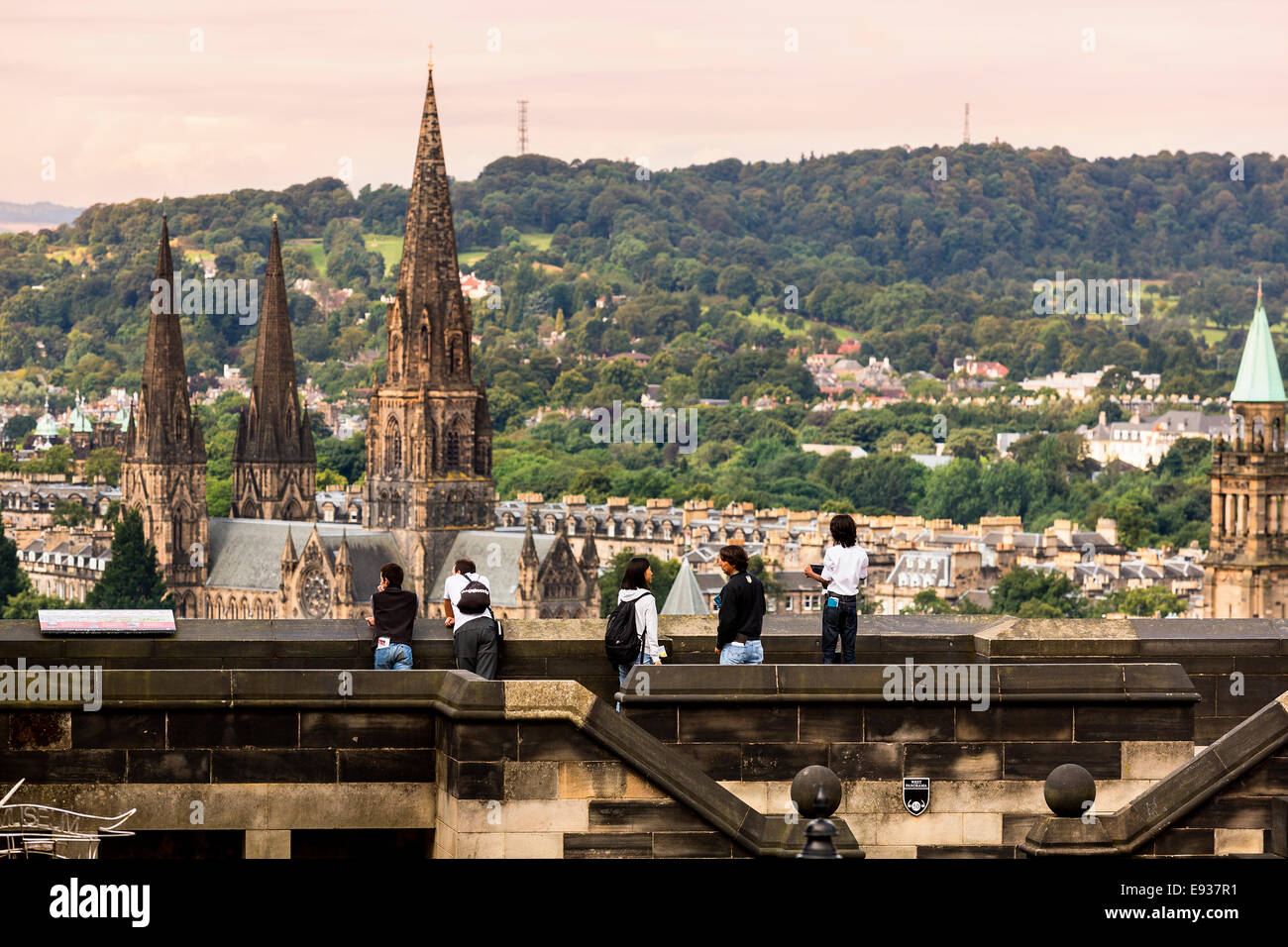 Vista panorámica de la Catedral de Santa María del Castillo de Edimburgo. Foto de stock