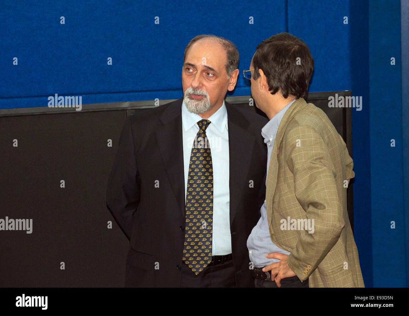Italia Turín Piamonte Pino Torinese Inauguración de la nueva zona de museos del Museo de Turín planetario astronomía y espacio INFINI.Al 17 de octubre de 2014 - Planetario -astronauta italiano Umberto Guidoni invitado habla sobre sus experiencias como astronauta Foto de stock