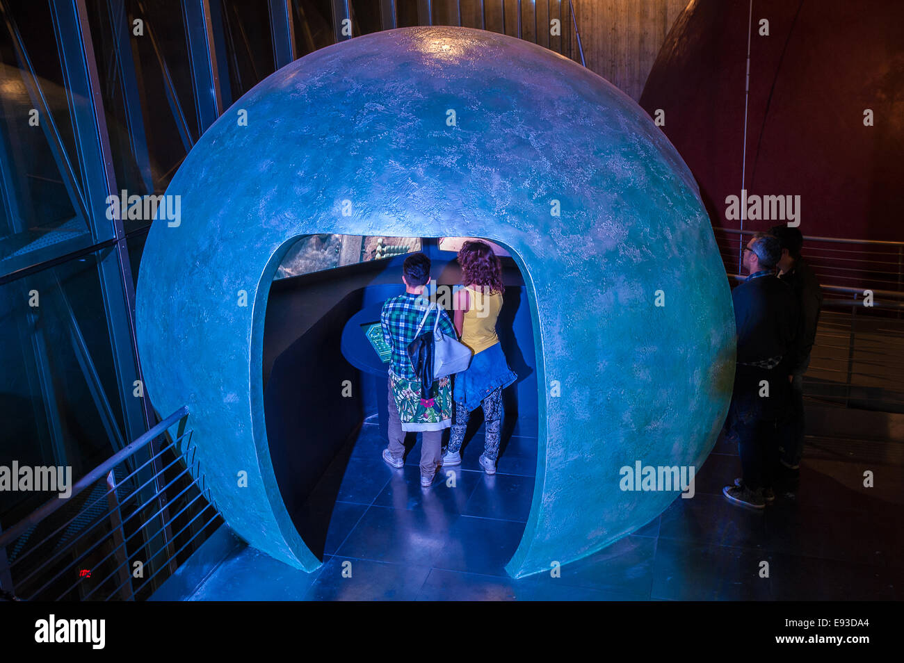 Italia Turín Piamonte Pino Torinese Inauguración de la nueva zona de museos del Museo de Turín planetario astronomía y espacio INFINI.Al 17 de octubre de 2014 -en una nave espacial de simulación de vuelo Foto de stock