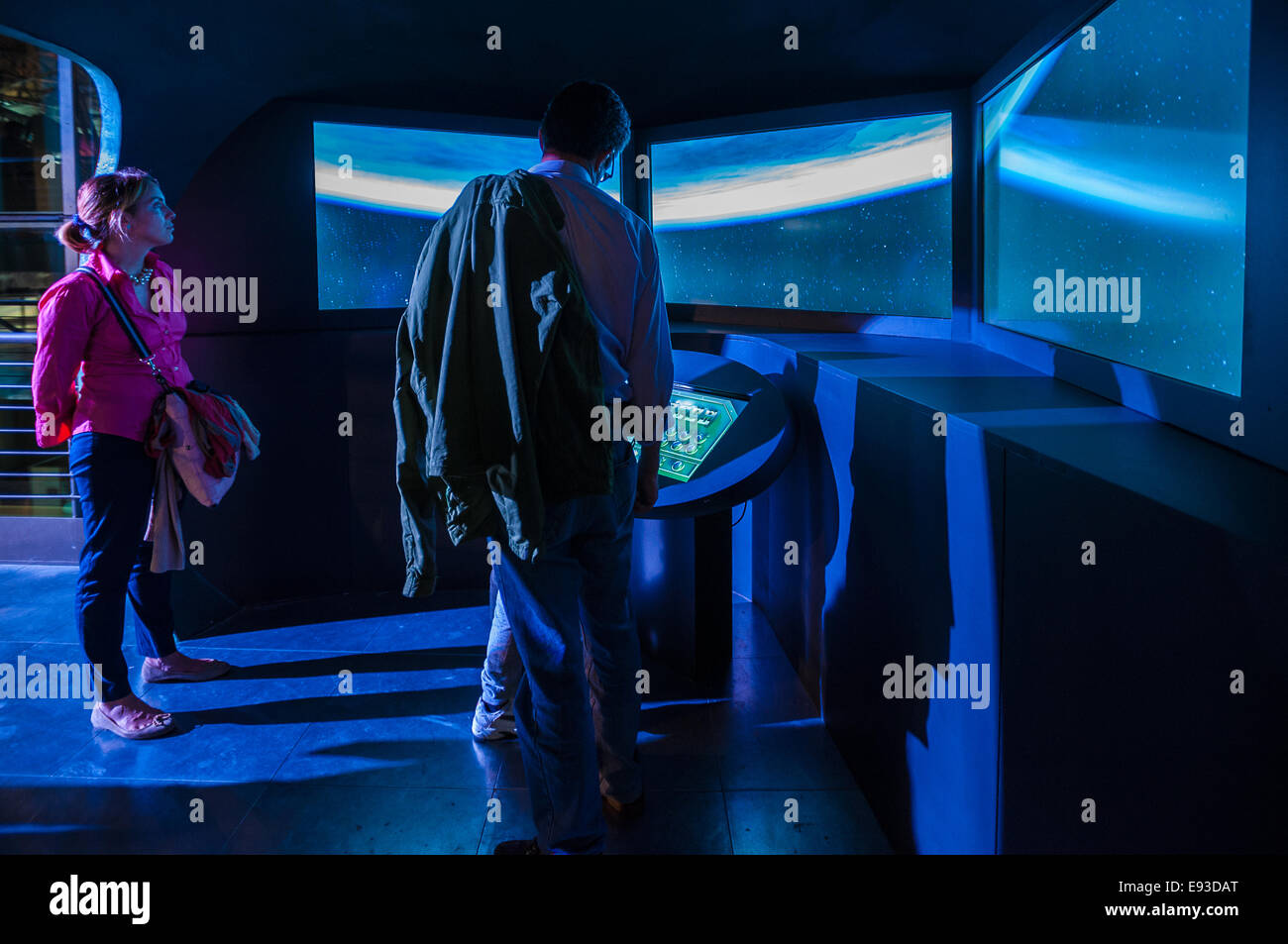 Italia Turín Piamonte Pino Torinese Inauguración de la nueva zona de museos del Museo de Turín planetario astronomía y espacio INFINI.Al 17 de octubre de 2014 -en una nave espacial de simulación de vuelo Foto de stock