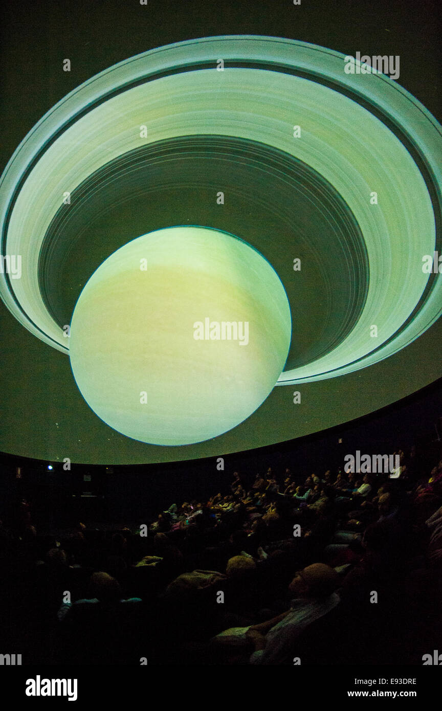 Italia Turín Piamonte Pino Torinese Inauguración de la nueva zona de museos del Museo de Turín planetario astronomía y espacio INFINI.Al 17 de octubre de 2014 - Planetario espectáculo infantil circo de los planetas Foto de stock