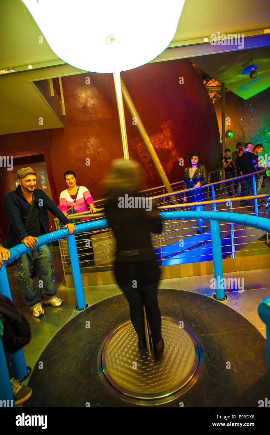Italia Turín Piamonte Pino Torinese Inauguración de la nueva zona de museos del Museo de Turín planetario astronomía y espacio INFINI.Al 17 de octubre de 2014 - las rotaciones Foto de stock