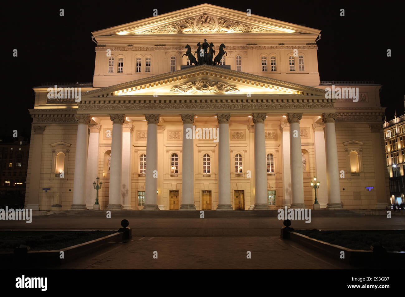 Teatro Bolshoi, Moscú, Rusia, con iluminación nocturna. Foto de stock