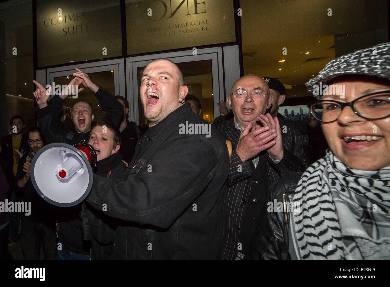 Londres, Reino Unido. 18 Oct, 2014. Guerra de clase 'pobre' Puerta segregación social protesta 2014 Crédito: Guy Corbishley/Alamy Live News Foto de stock