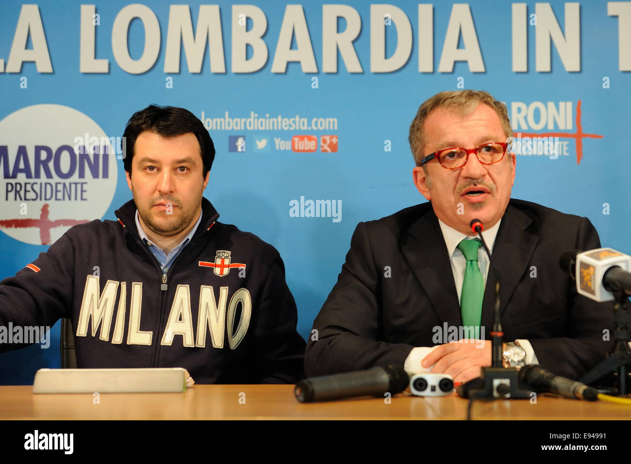 Roberto Maroni y Matteo Salvini durante el día de las elecciones para Presidente de Lombardía Foto de stock