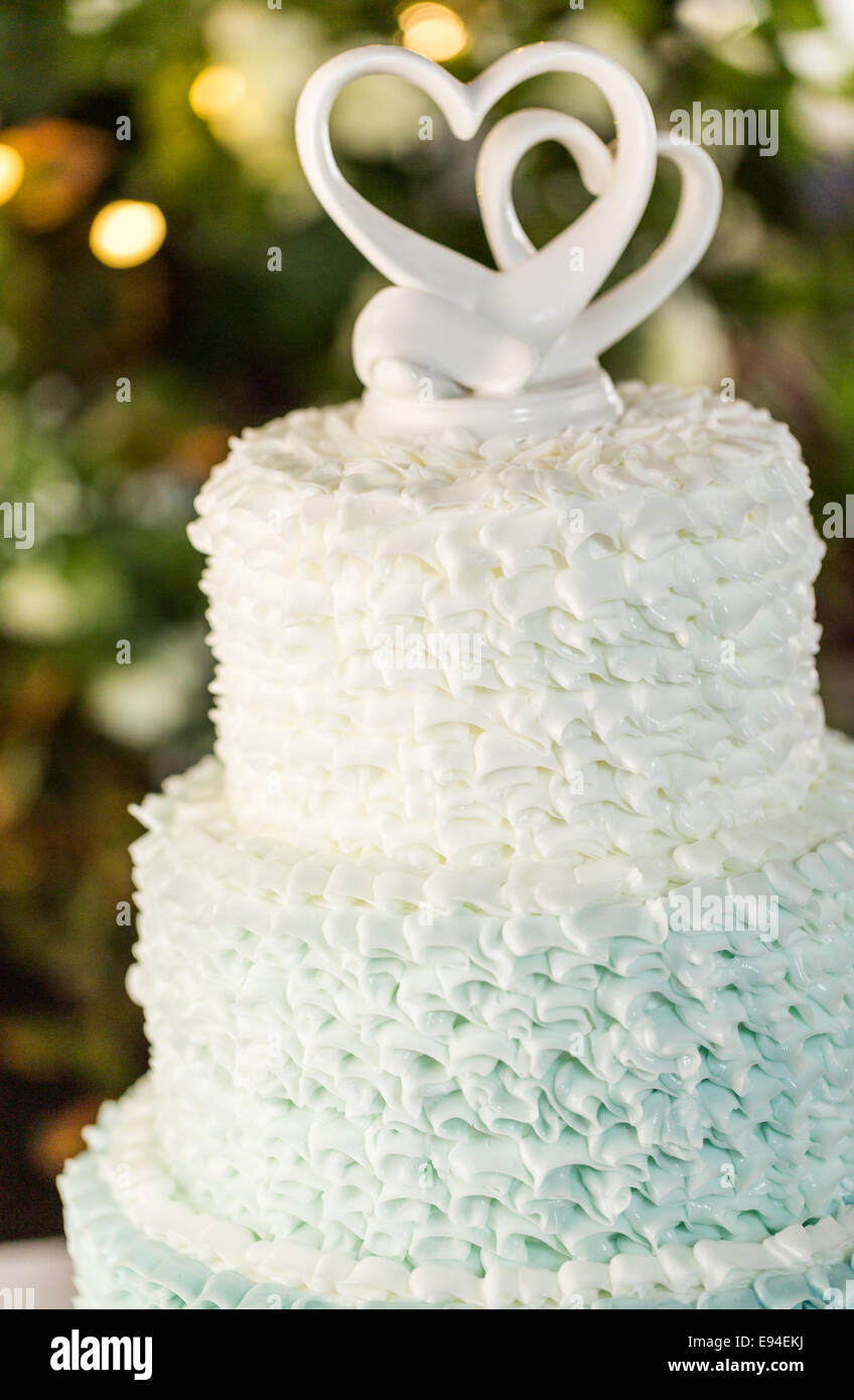 3 Tiered Wedding Cake Fotos E Imagenes De Stock Alamy