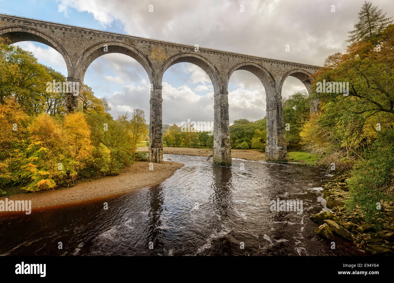 Arcos del viaducto Lambley un puente sobre el río Tyne Sur en Northumberland Foto de stock