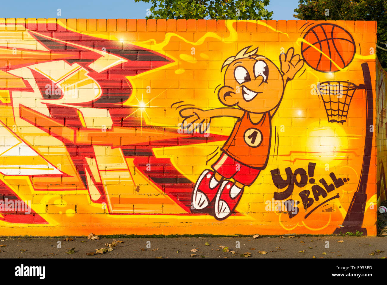 Graffiti, jugador de baloncesto, Dresde, Sajonia, Alemania Foto de stock