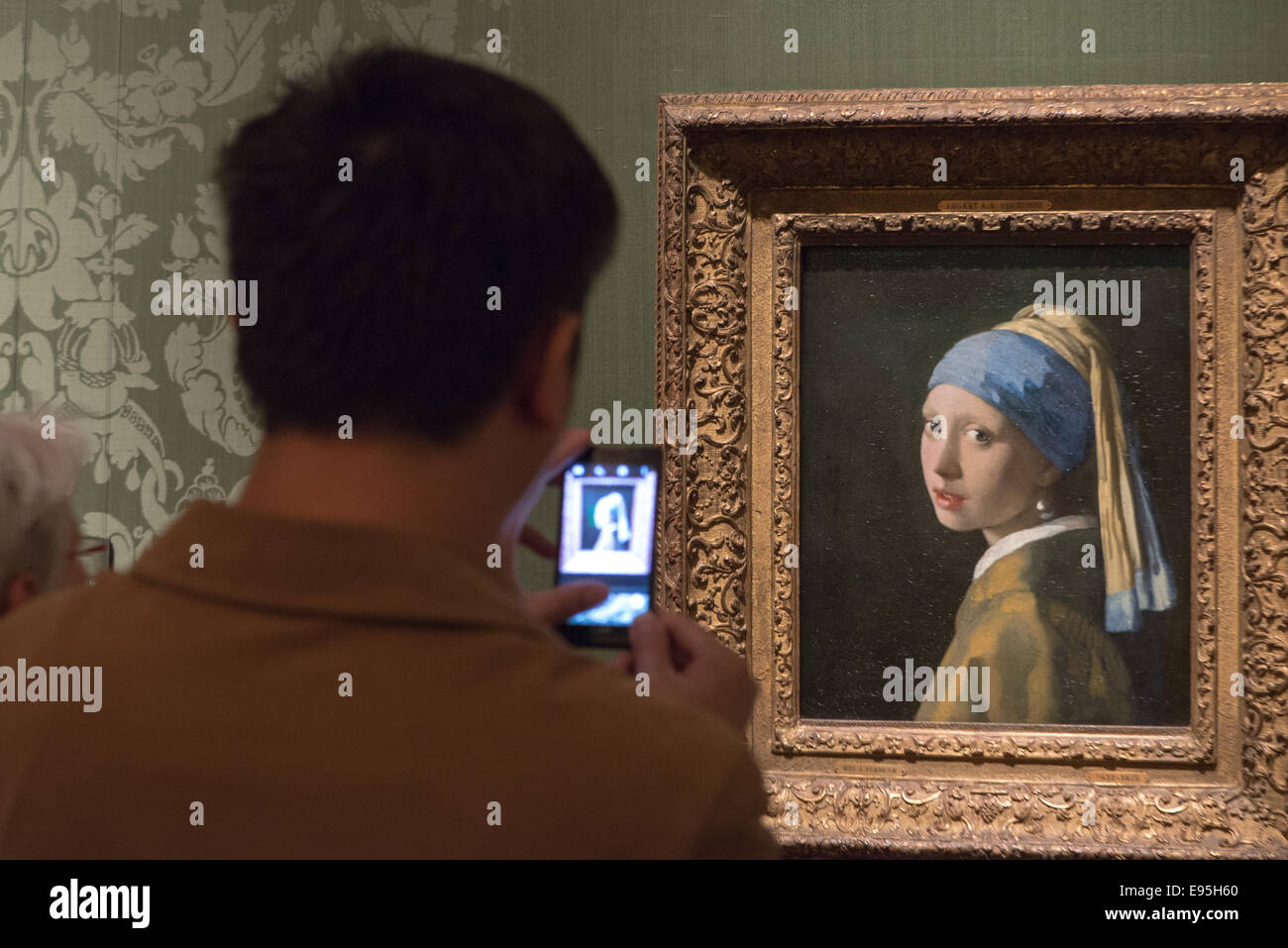 La famosa pintura de la "dama de la perla de Johannes Vermeer en el Museo  Mauritshuis en Den Haag holland Fotografía de stock - Alamy