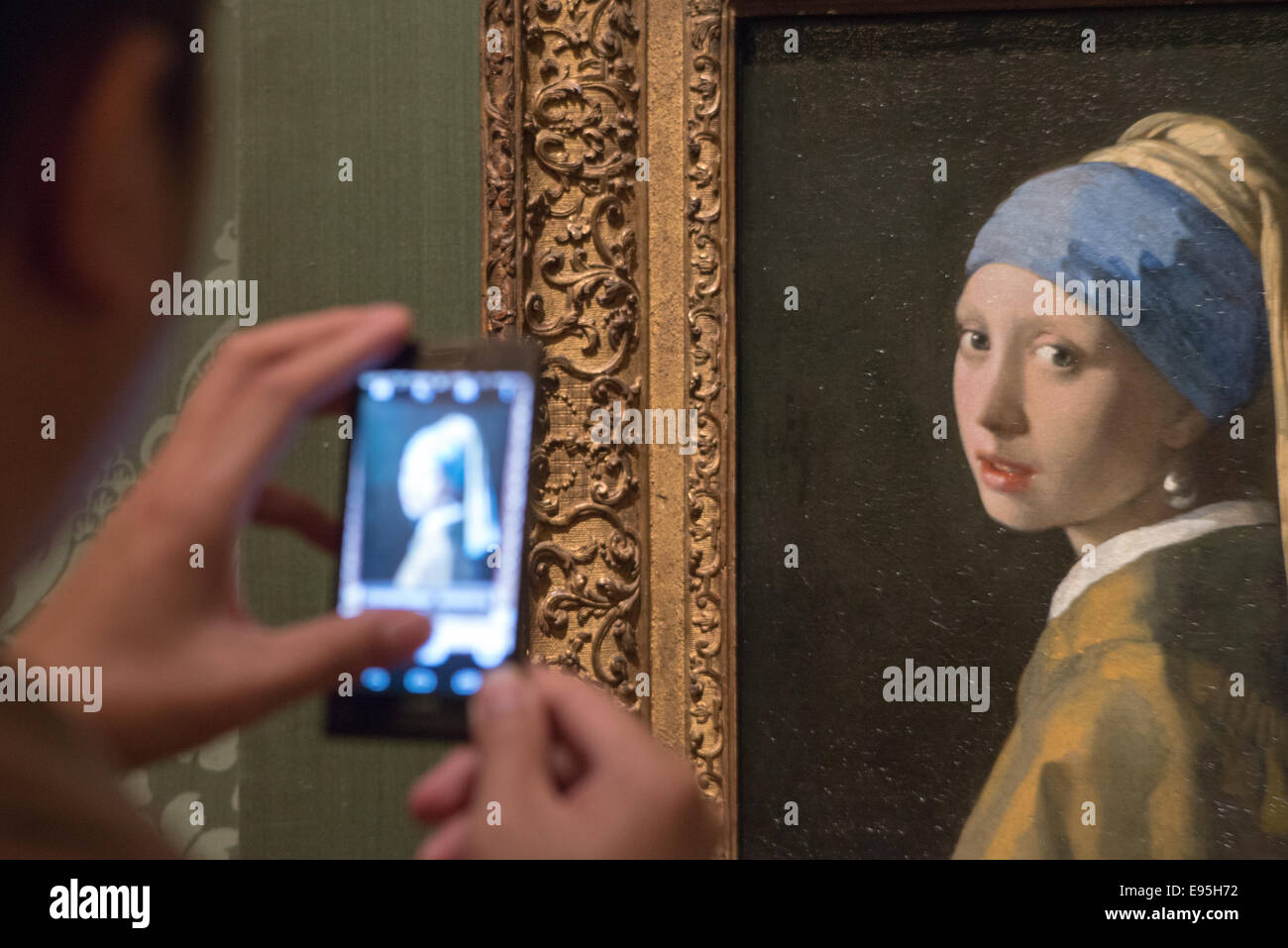 La famosa pintura de la "dama de la perla de Johannes Vermeer en el museo  maritshuis en Den Haag holland Fotografía de stock - Alamy