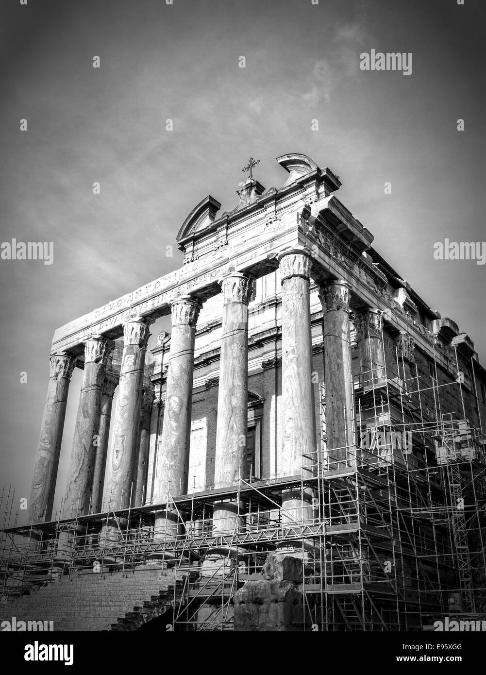 El Templo de Antonino Pío y Faustina en Roma Foto de stock