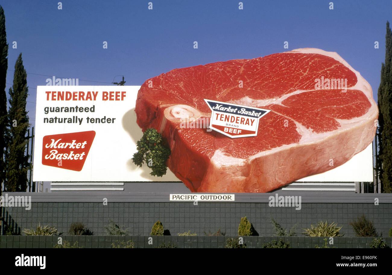 Valla publicitaria que promueve la carne circa 1960 Foto de stock