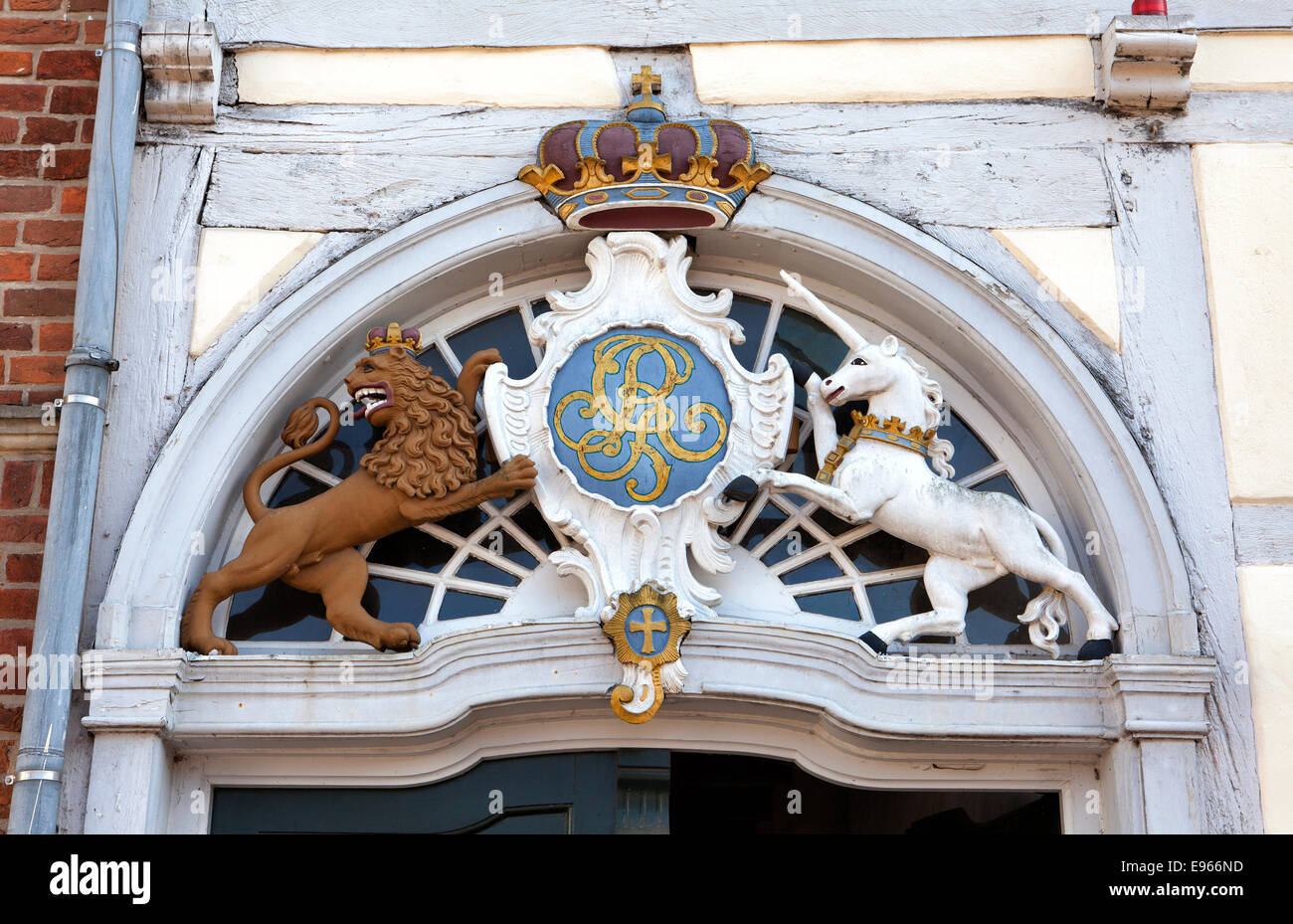 Entrada con el escudo de armas, la catedral luterana, Verden an der Aller, Baja Sajonia, Alemania, Europa Foto de stock