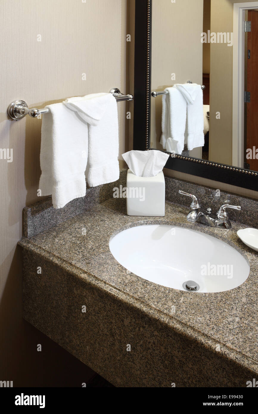 Hotel Vanity y lavabo. Foto de stock