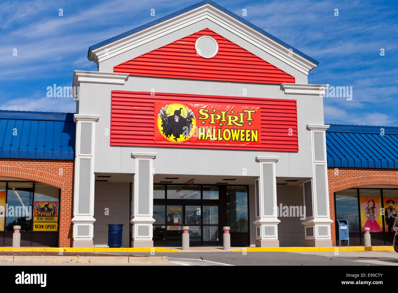 globo Equipar su Tienda de halloween fotografías e imágenes de alta resolución - Alamy
