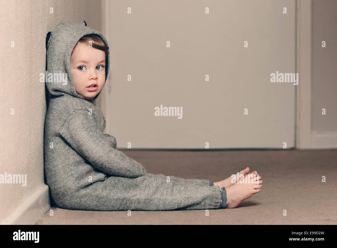 Niño lindo Onesie Foto de stock