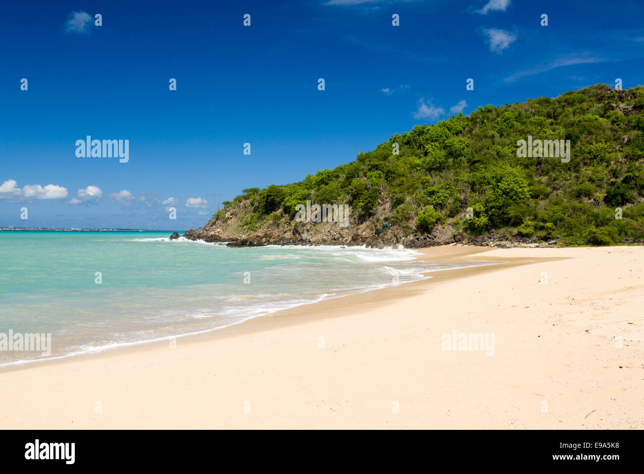 Feliz de la costa de la Bahía de St Martin Caribe Foto de stock