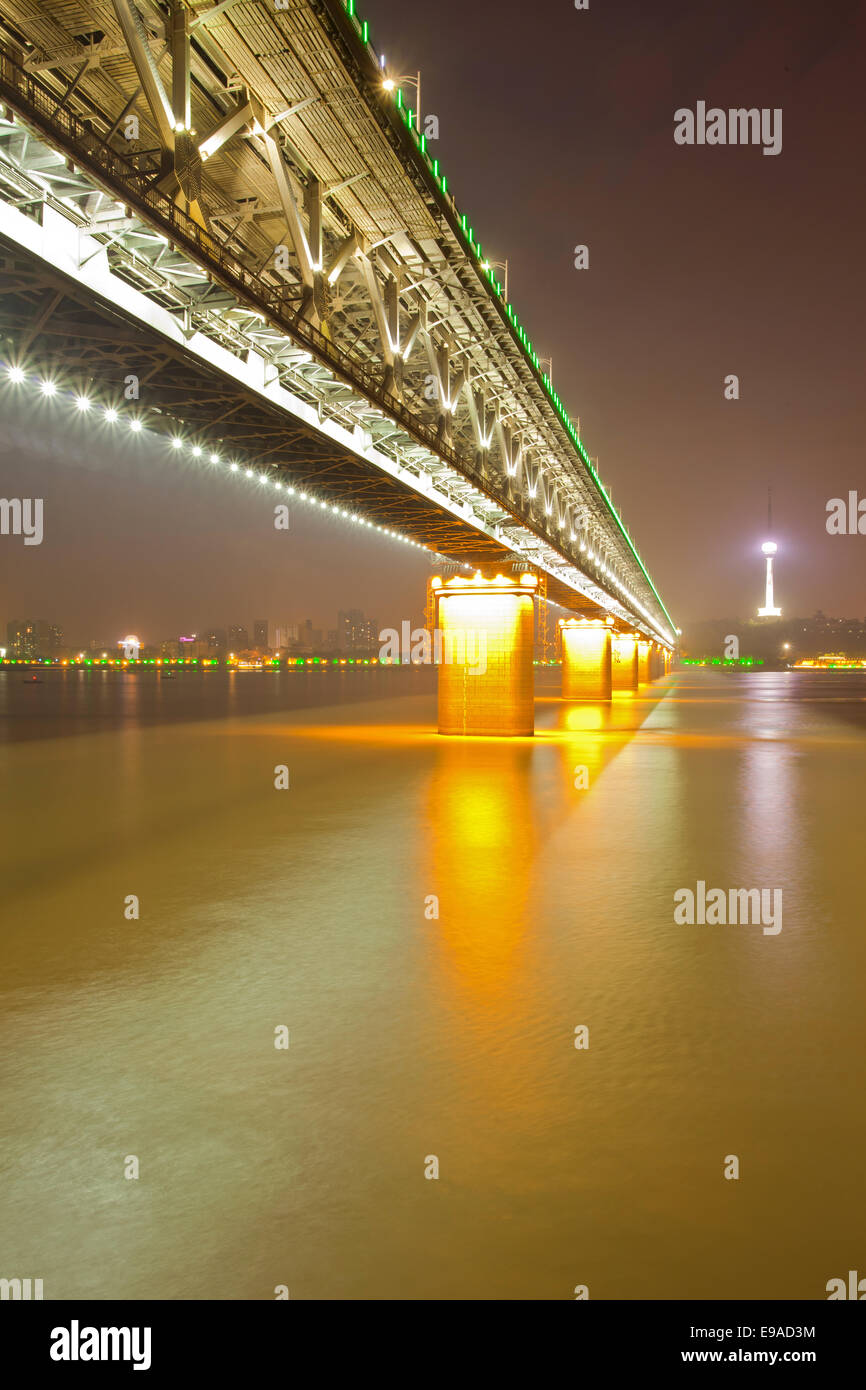 Puente del río Yangtze Wuhan Foto de stock