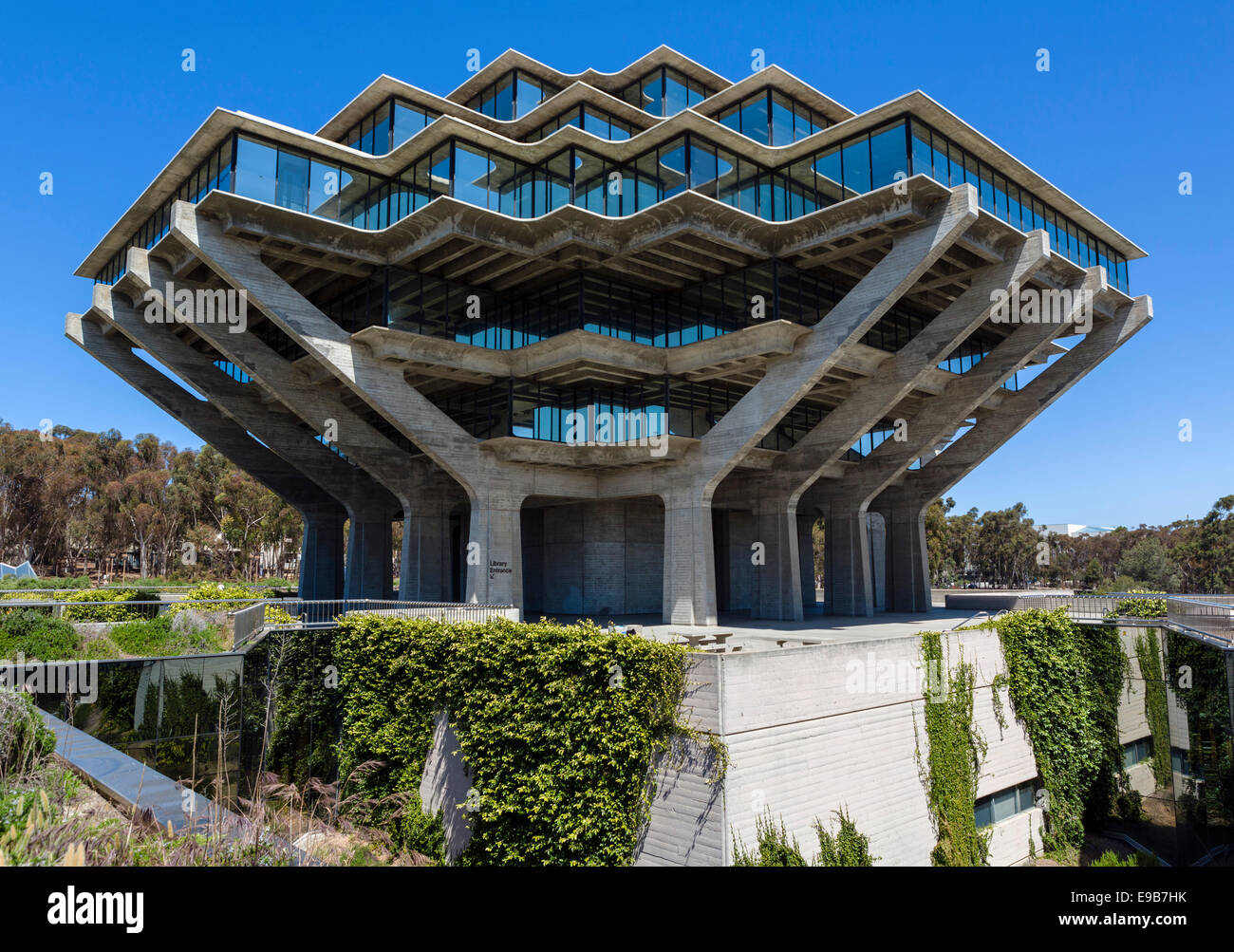 La William Pereira diseñado Geisel Library en la Universidad de California en San Diego, La Jolla, California, EE.UU. Foto de stock