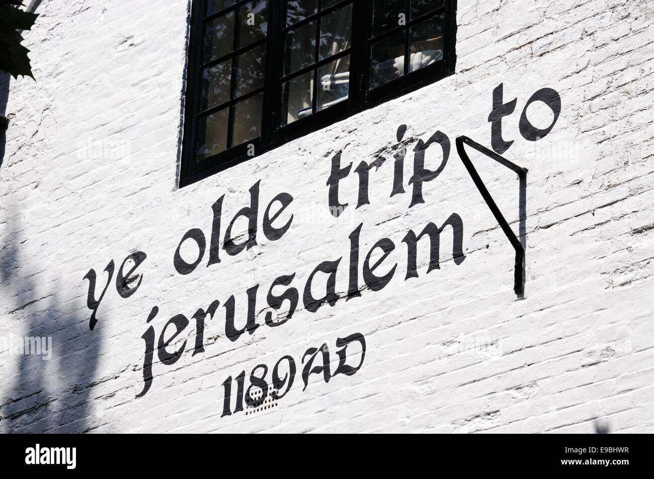 Viaje a Jerusalén Ye Olde Inn situado a los pies de Castle Rock, la reputación de ser el más antiguo establecimiento potable en Inglaterra. Foto de stock