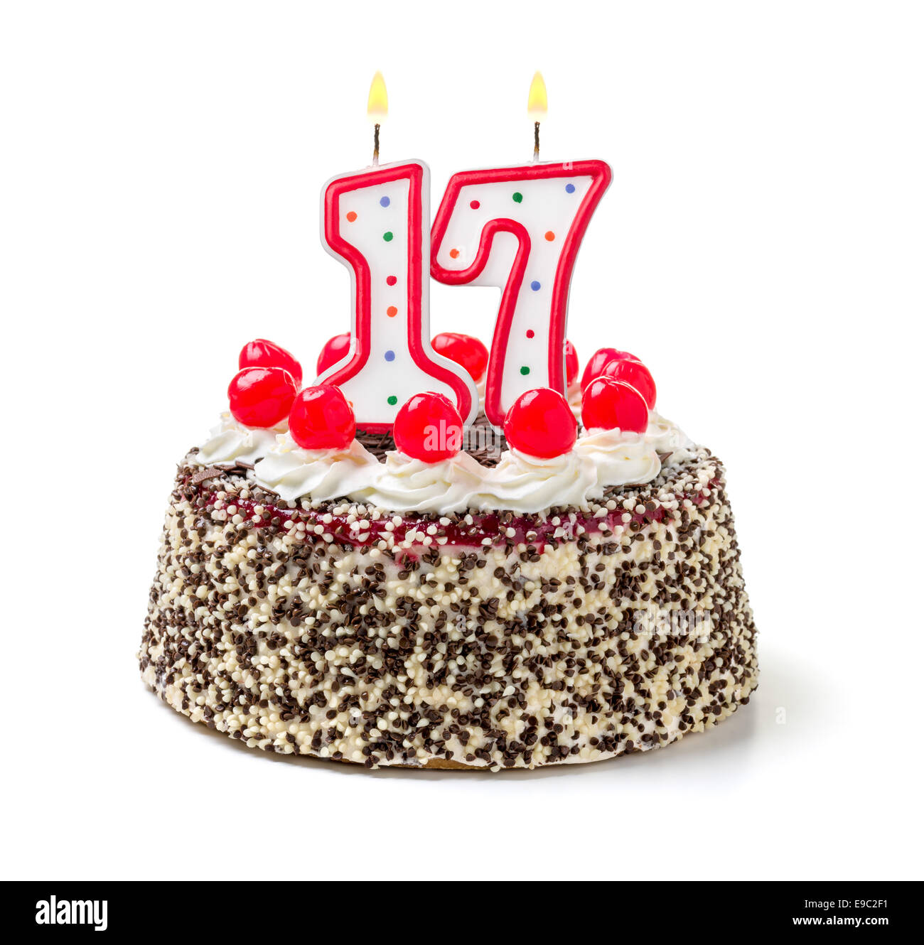 Tarta de cumpleaños con velas encendidas) número 17 Fotografía de stock -  Alamy
