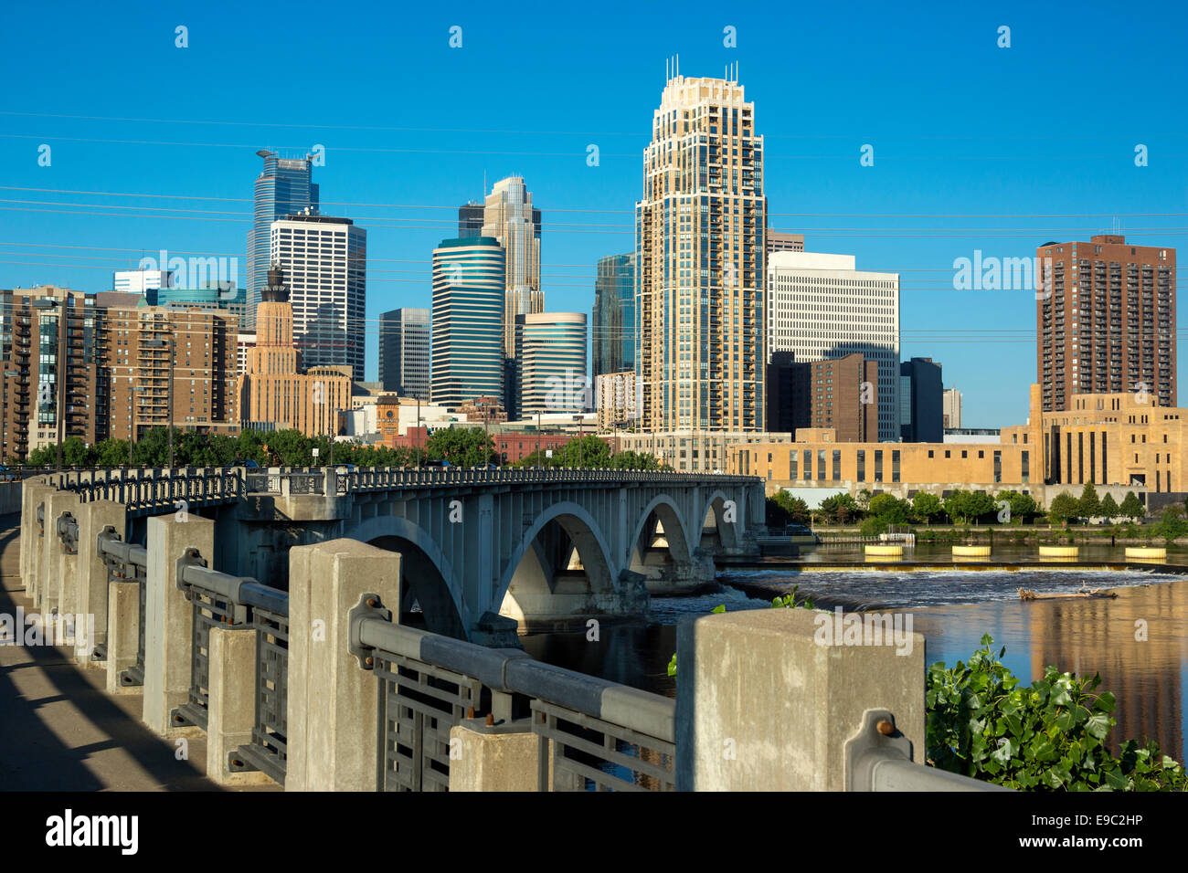 Puente de la Tercera Avenida Ciudad Río Mississippi de Minneapolis, Minnesota, EE.UU. Foto de stock