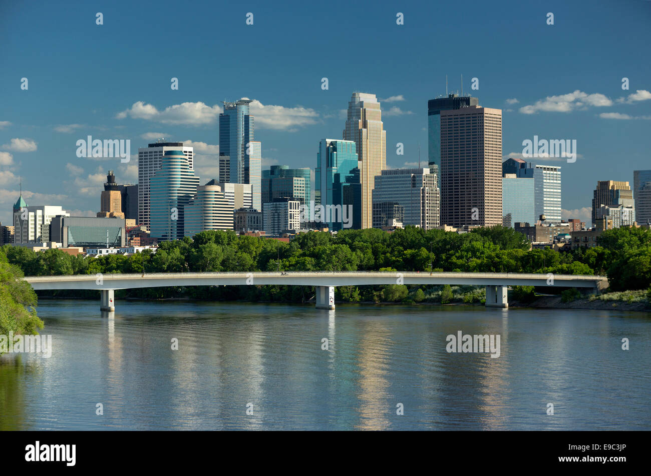 Ciudad Río Mississippi de Minneapolis, Minnesota, EE.UU. Foto de stock