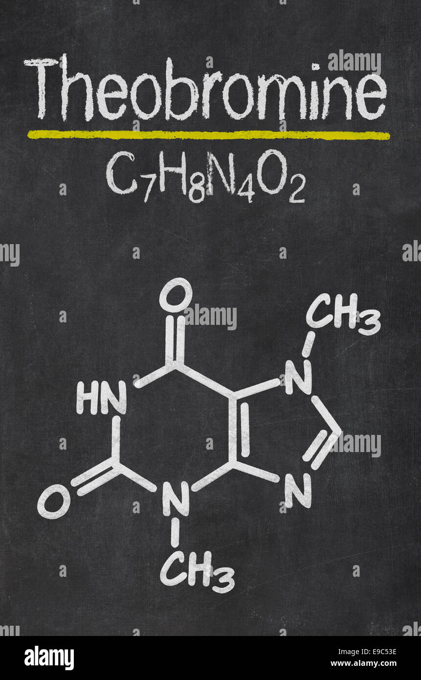 Pizarra con la fórmula química de la teobromina Fotografía de stock - Alamy
