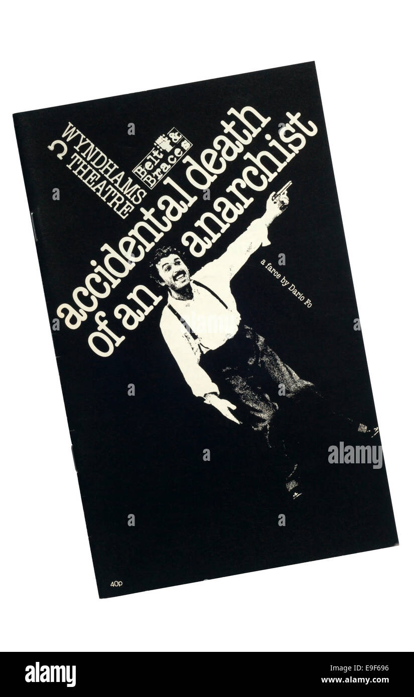 Programa para el 1980 Belt & Llaves producción de muerte accidental de un anarquista de Dario Fo en el Wyndhams Theatre. Foto de stock