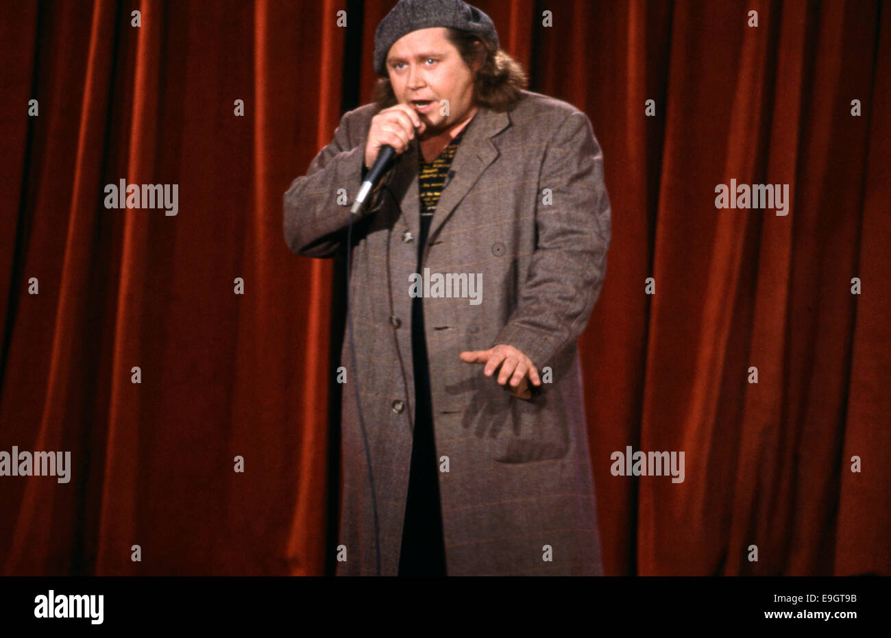 Sam Kinison actuando en el Roxy en Sunset Blvd. en Los Ángeles, circa 1987 Foto de stock