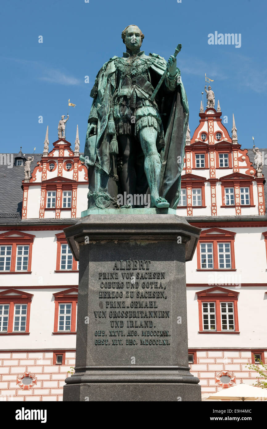 Prince Albert Memorial, monumento a Alberto de Sajonia-coburgo y Gotha, delante del ayuntamiento, Stadthaus Coburg Coburg Foto de stock