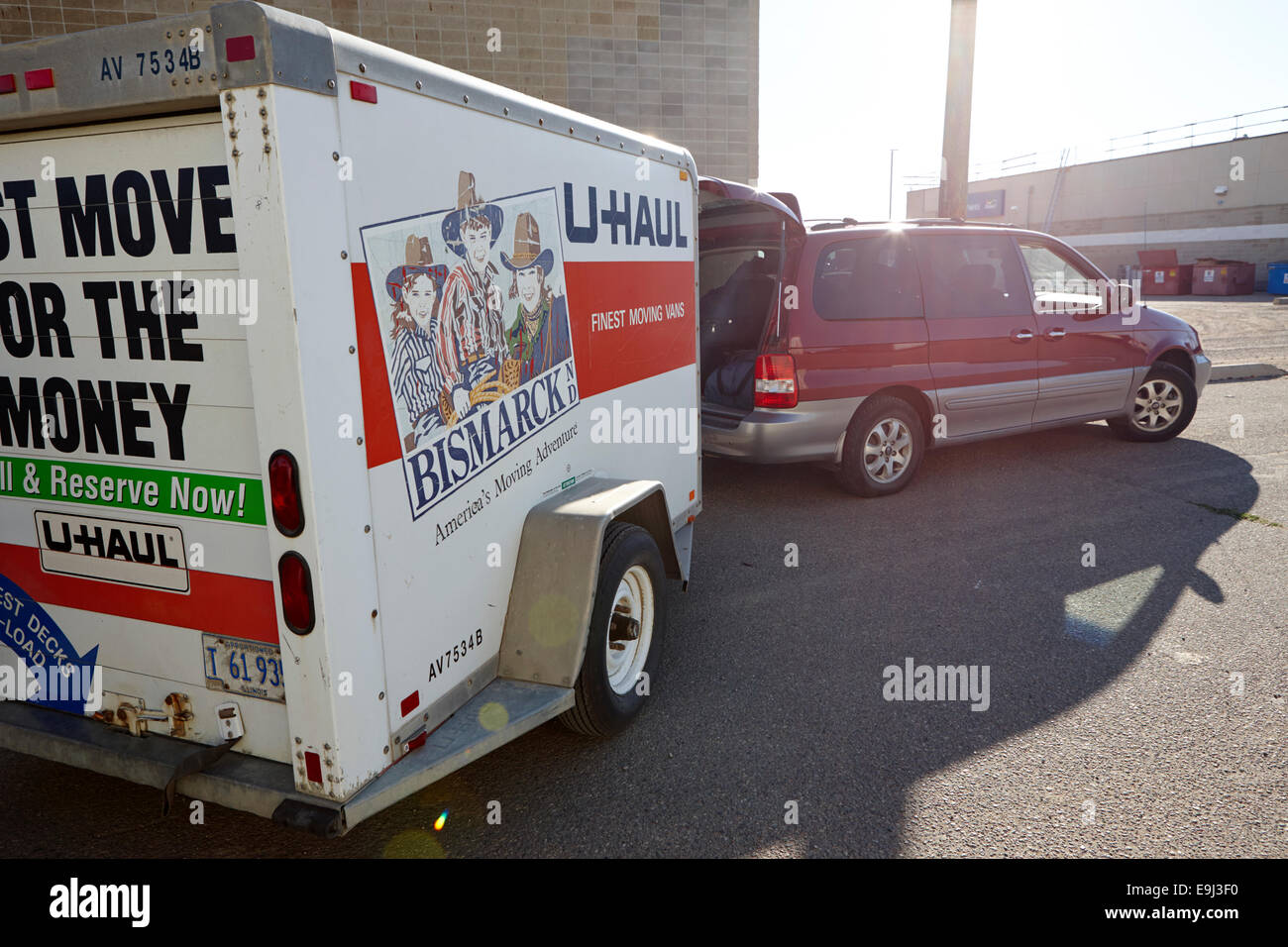 Coche con remolque uhaul fotografías e imágenes de alta resolución Alamy