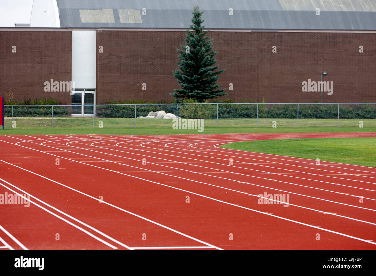 High school ejecutando pista de atletismo Saskatchewan Canadá