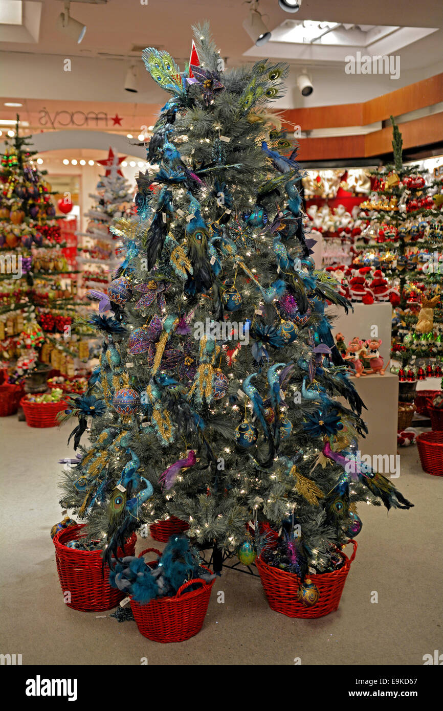 árbol de navidad de grandes almacenes fotografías e imágenes de alta  resolución - Alamy