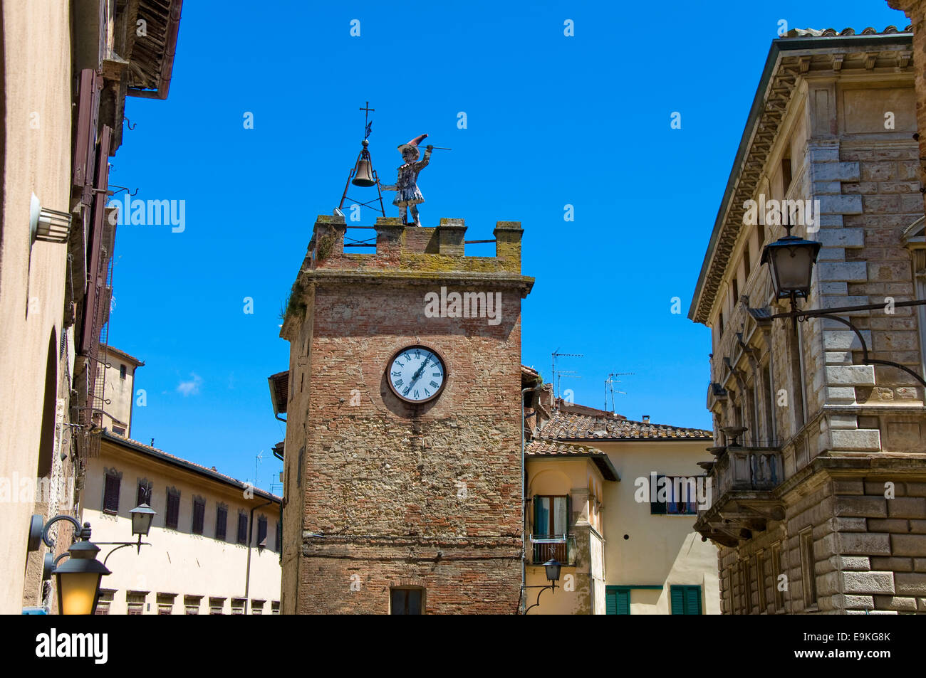 La torre del reloj, Montepulciano, Siena, Italia Foto de stock