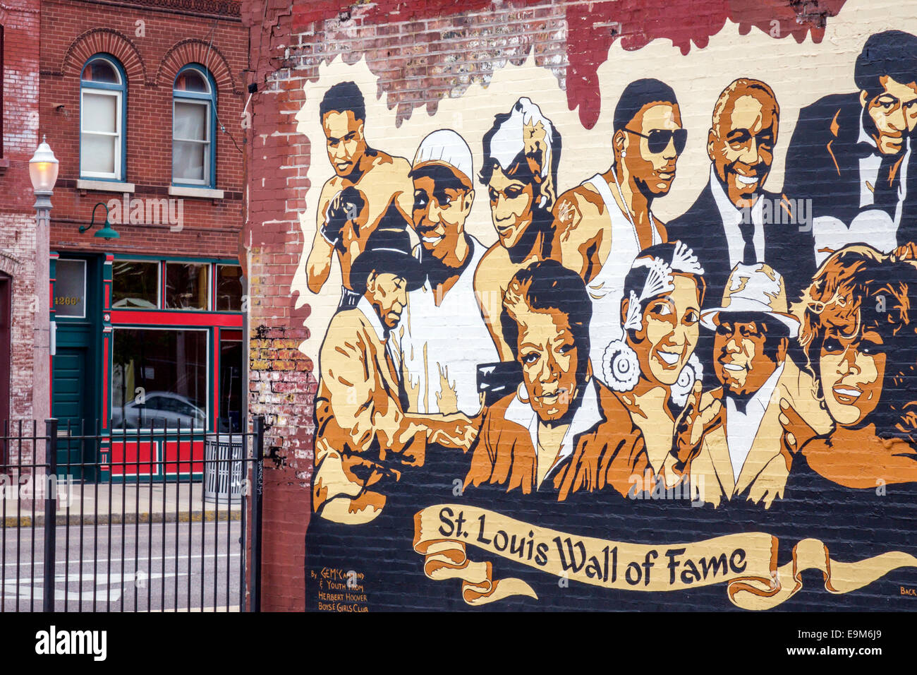 Saint St. Louis Missouri, The Grove, Manchester Avenue, mural de la pared de la fama, mujer negra mujeres, hombre hombres, famoso, celebridades,MO140901037 Foto de stock
