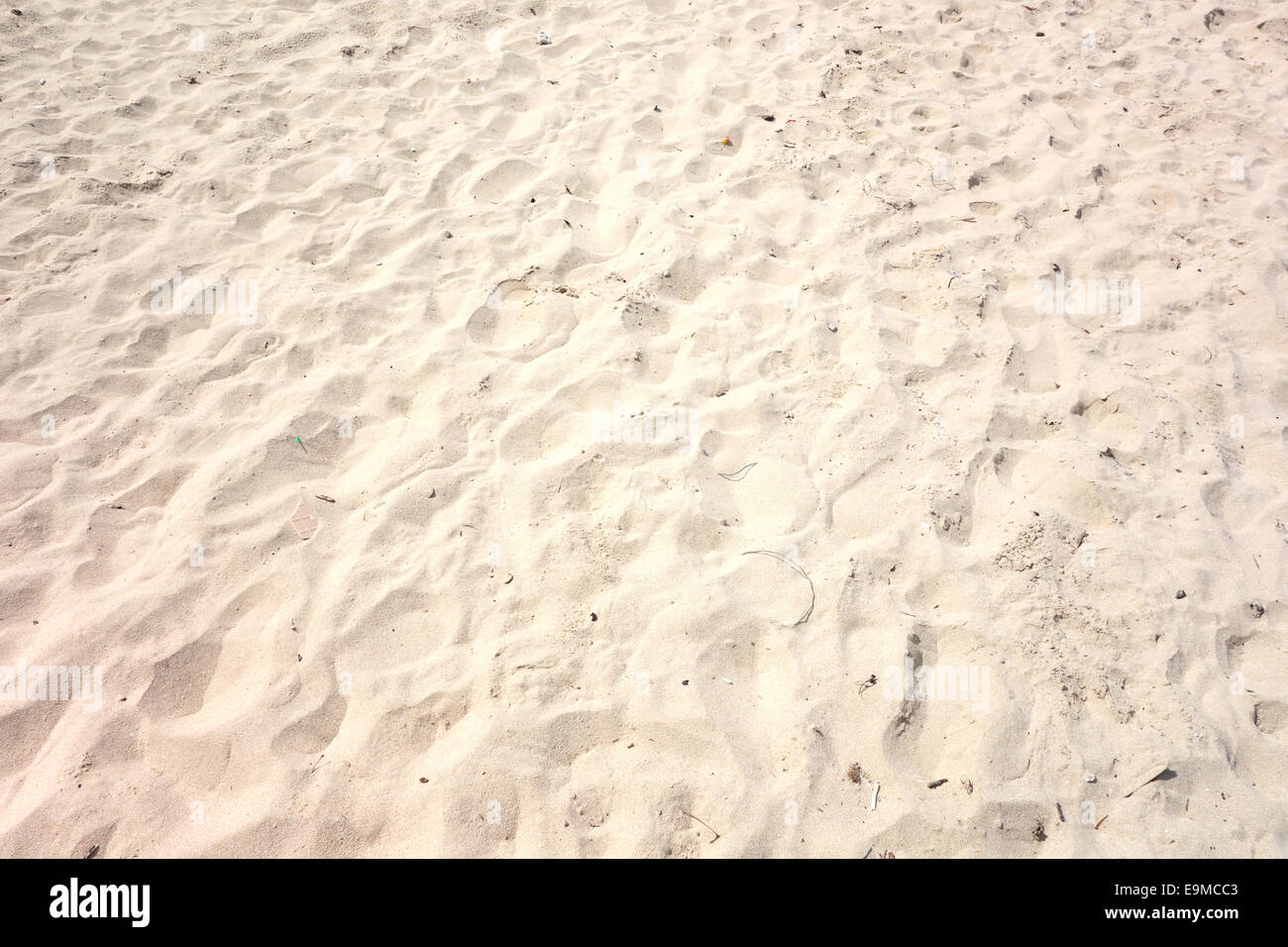 cierra la textura de la arena en la playa en verano. patrón de playa  natural de arena blanca 17186167 Foto de stock en Vecteezy