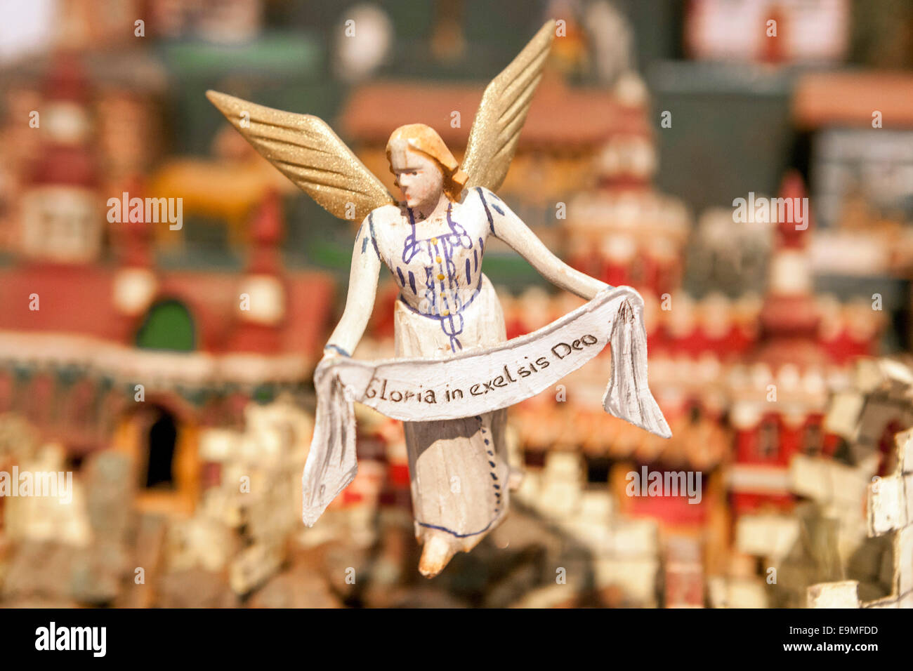 Pesebre navideño tradicional checa. La escena con angel Gloria excelsis Deo  Fotografía de stock - Alamy