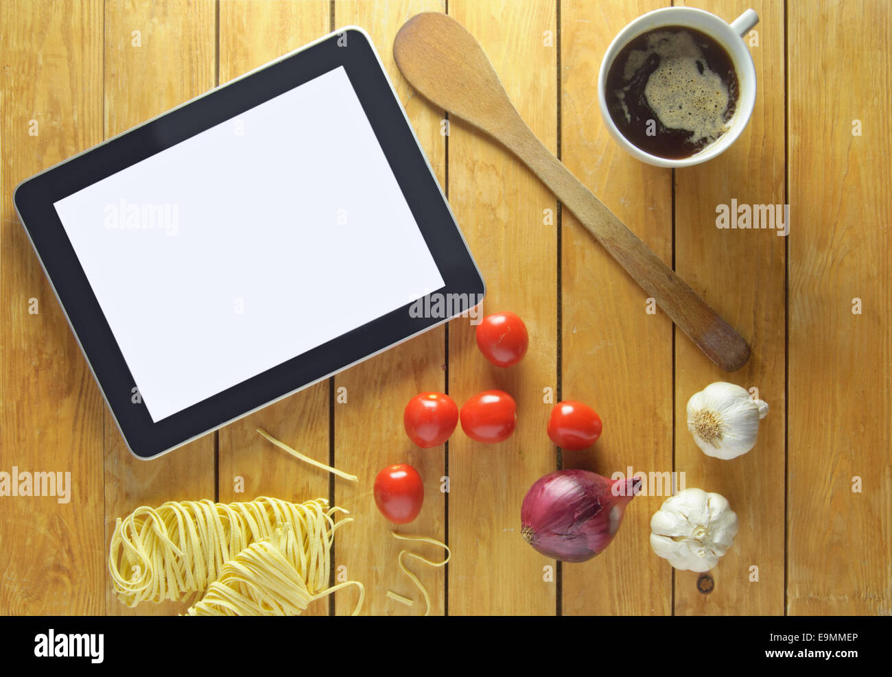 Recetas de preparación de alimentos con tablet pc Foto de stock