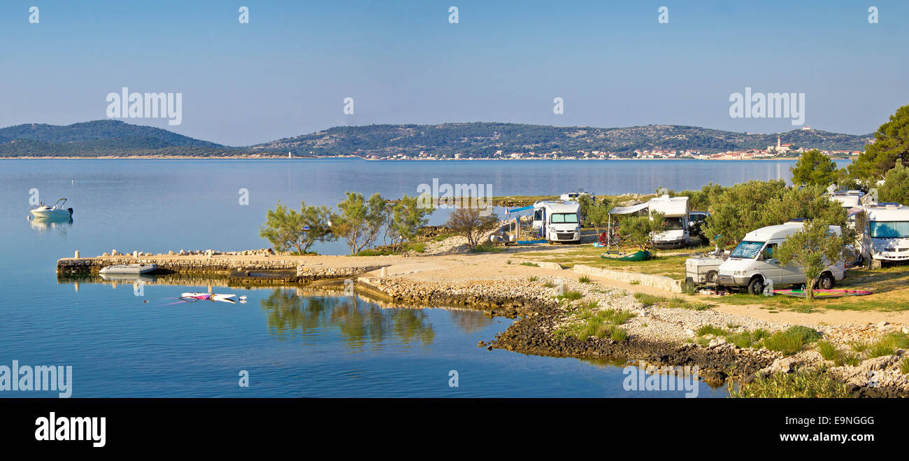 Camping en el mar en Croacia Foto de stock