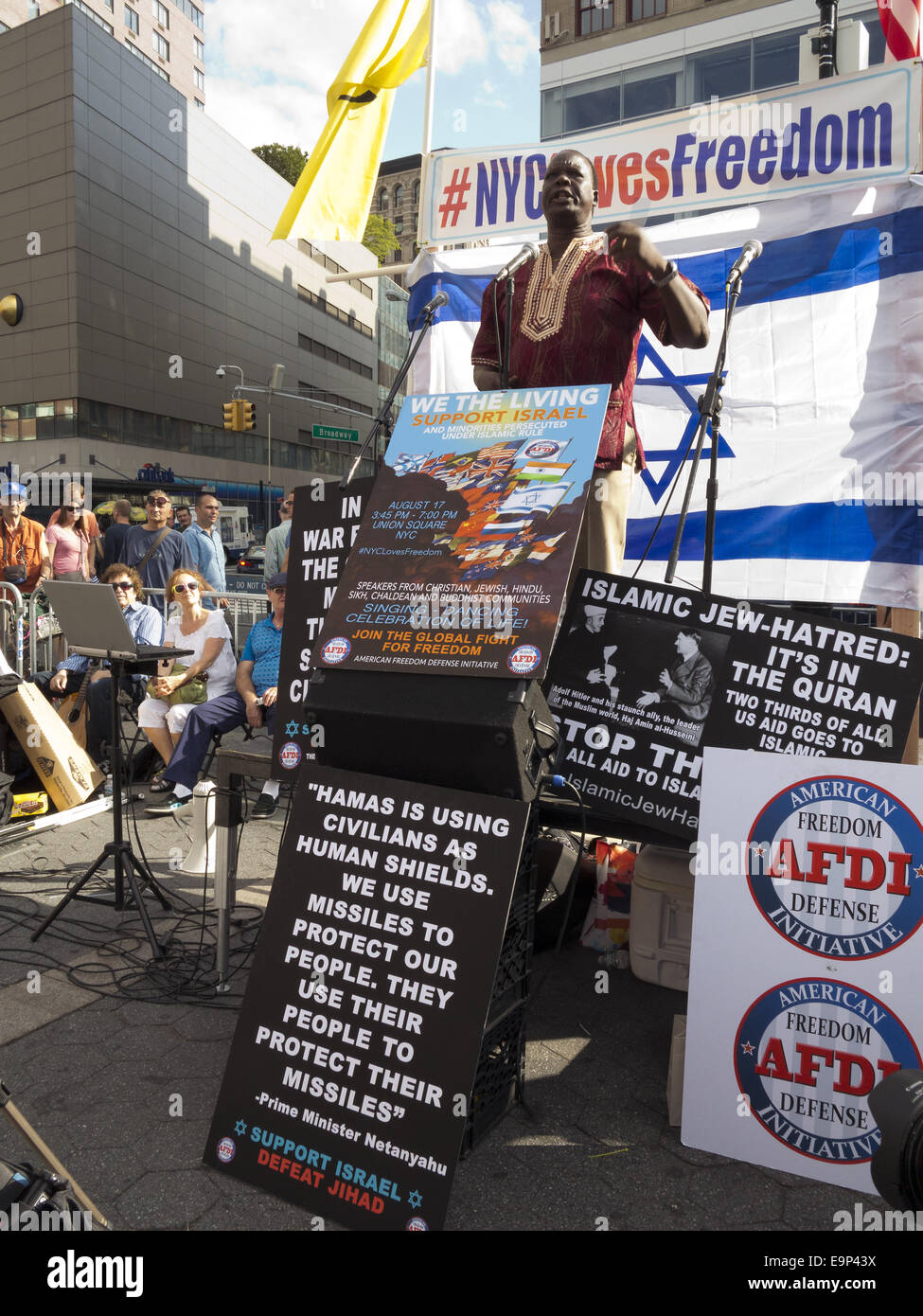 Manifestación en apoyo de Israel y a las minorías religiosas perseguidas bajo el Islam en Union Square en la Ciudad de Nueva York, 17 de agosto de 2014. Foto de stock