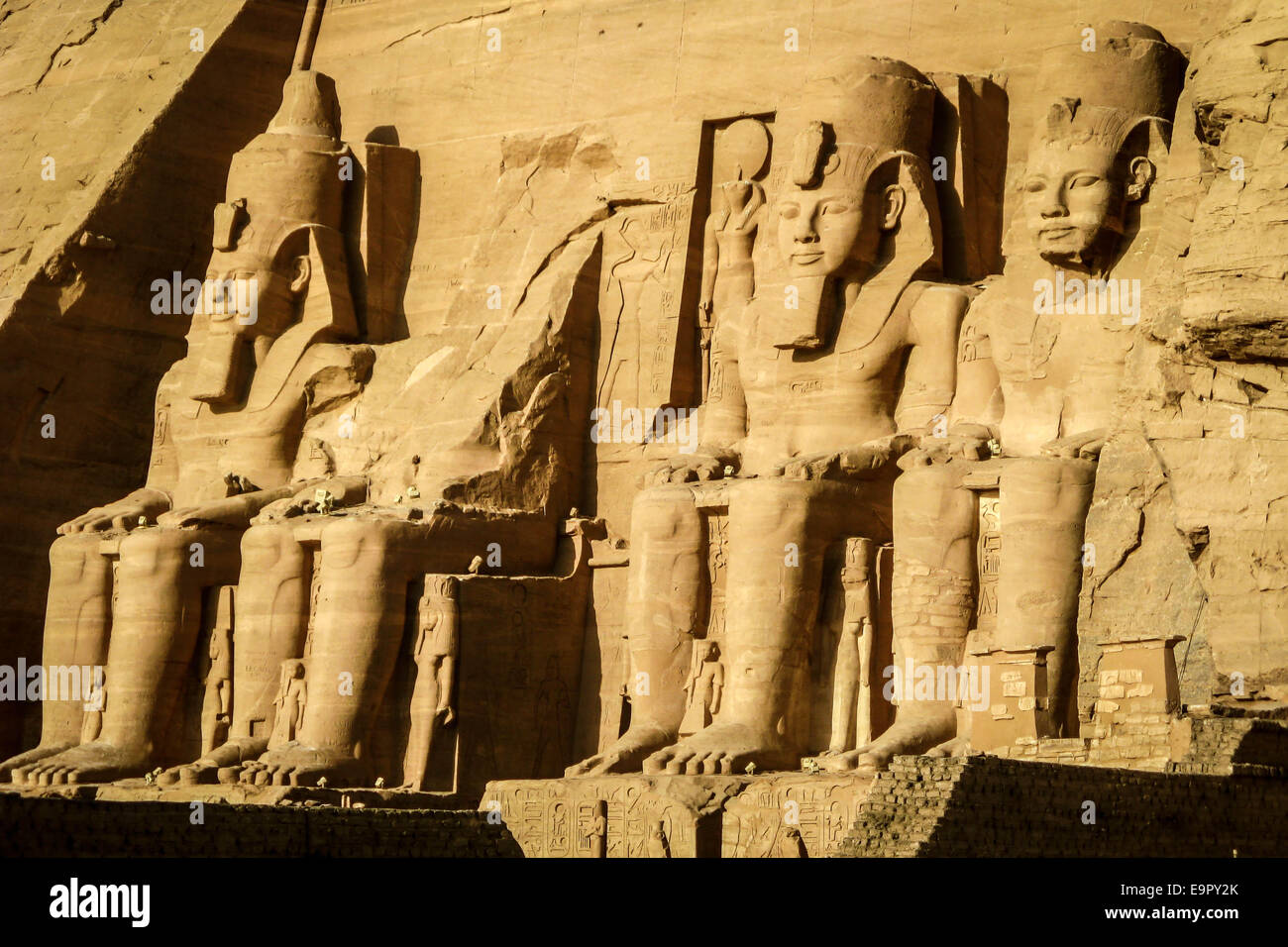 El Gran Templo de Ramsés II en Abu Simbel, en Nubia, al sur de Egipto. Foto de stock