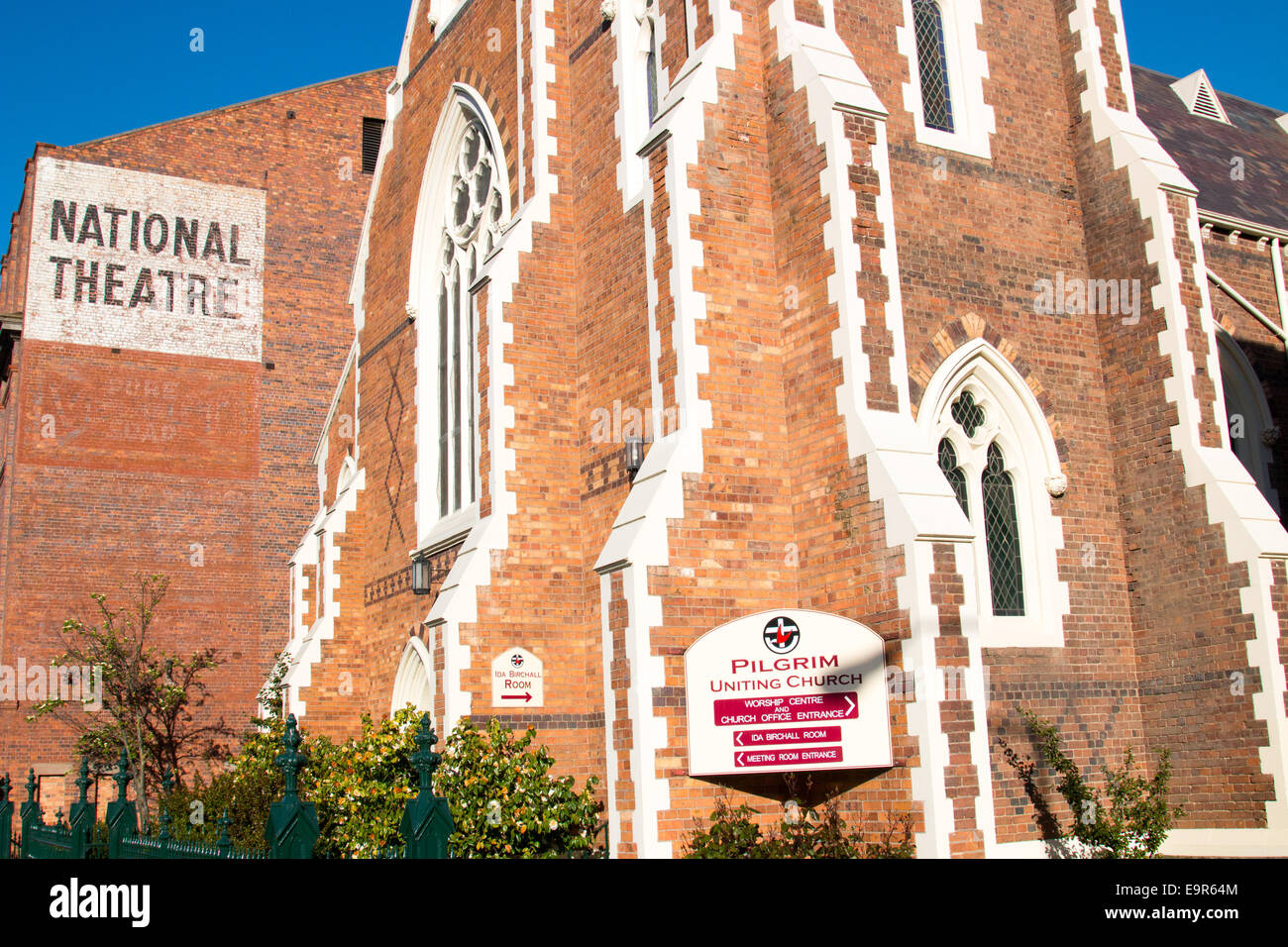 Launceston, teatro nacional y la Iglesia peregrina, Tasmania, Australia Foto de stock