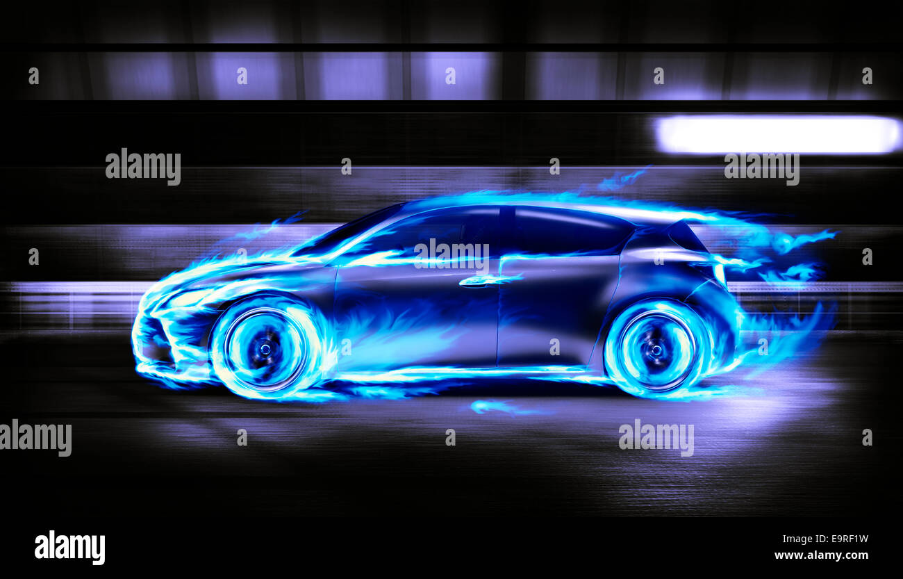 Licencia e impresiones en MaximImages.com - cubierto en llamas azules ardiente coche deportivo carreras a lo largo de un túnel, vista lateral Foto de stock