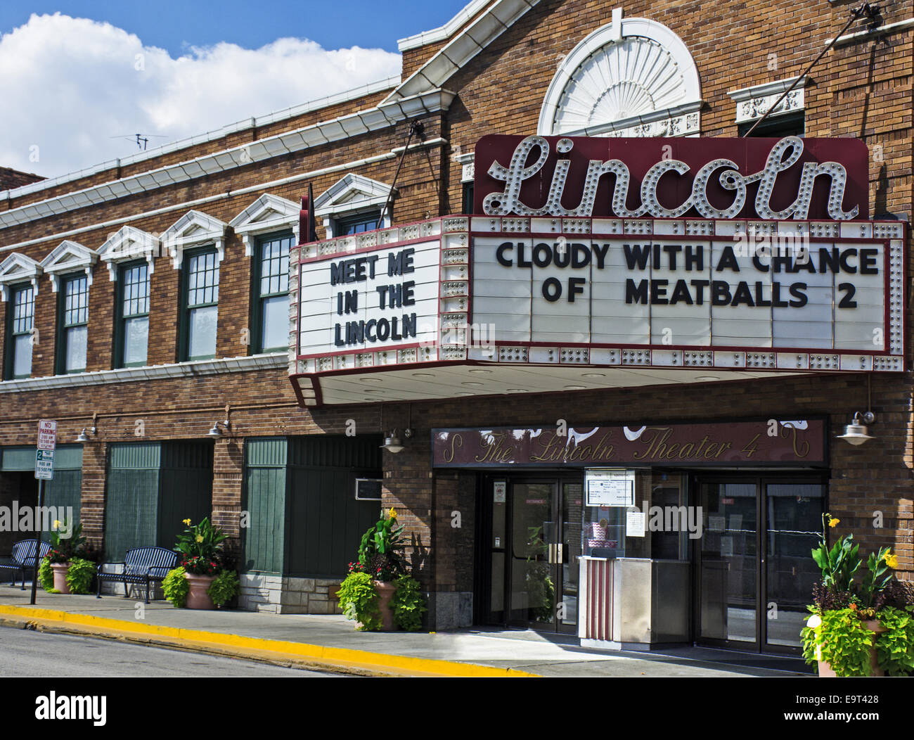 Lincoln Theatre en Lincoln, Illinois, una ciudad a lo largo de la ruta 66. Foto de stock