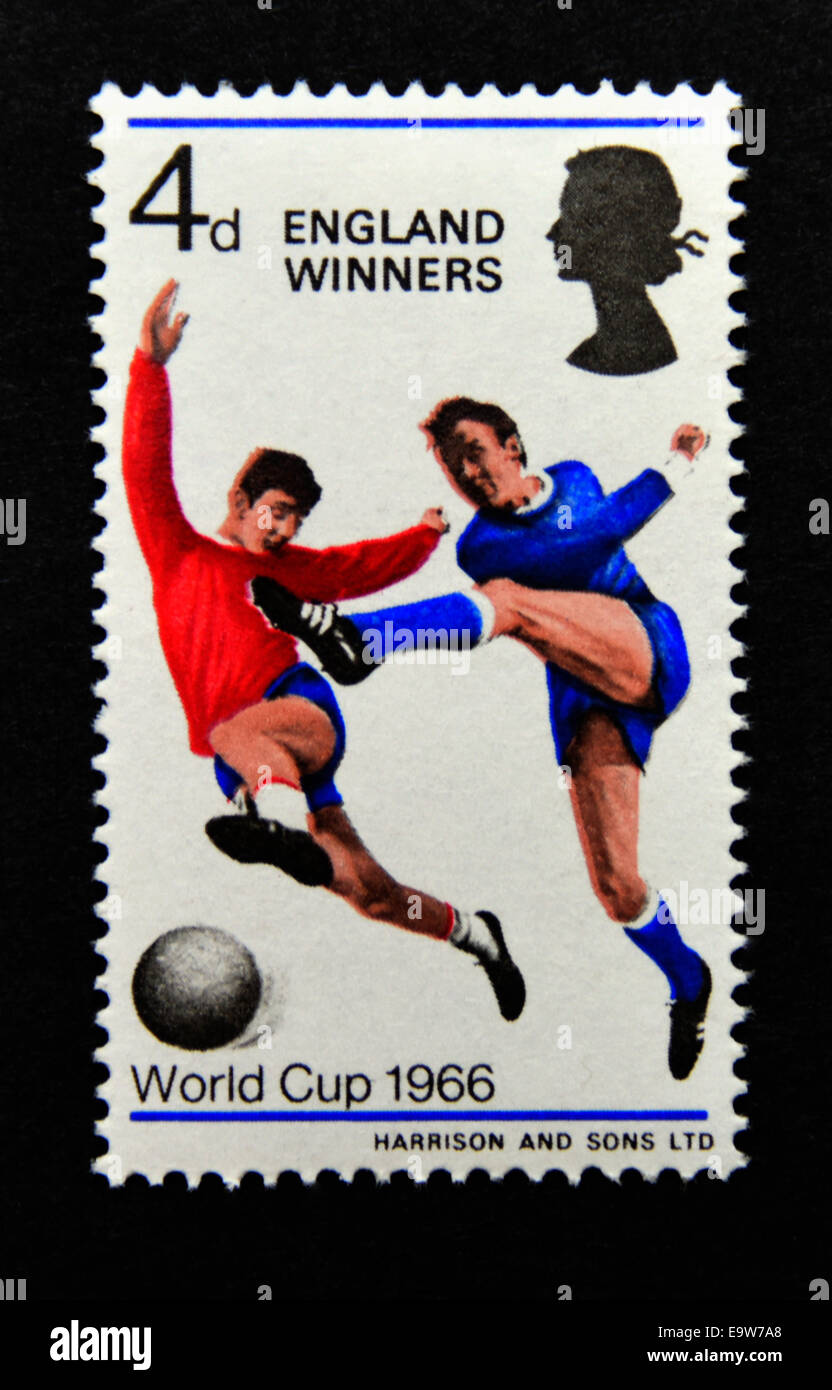 Sello de correos. Gran Bretaña. La reina Isabel II. Copa del Mundo de Fútbol, Inglaterra ganadores. 1966. Foto de stock