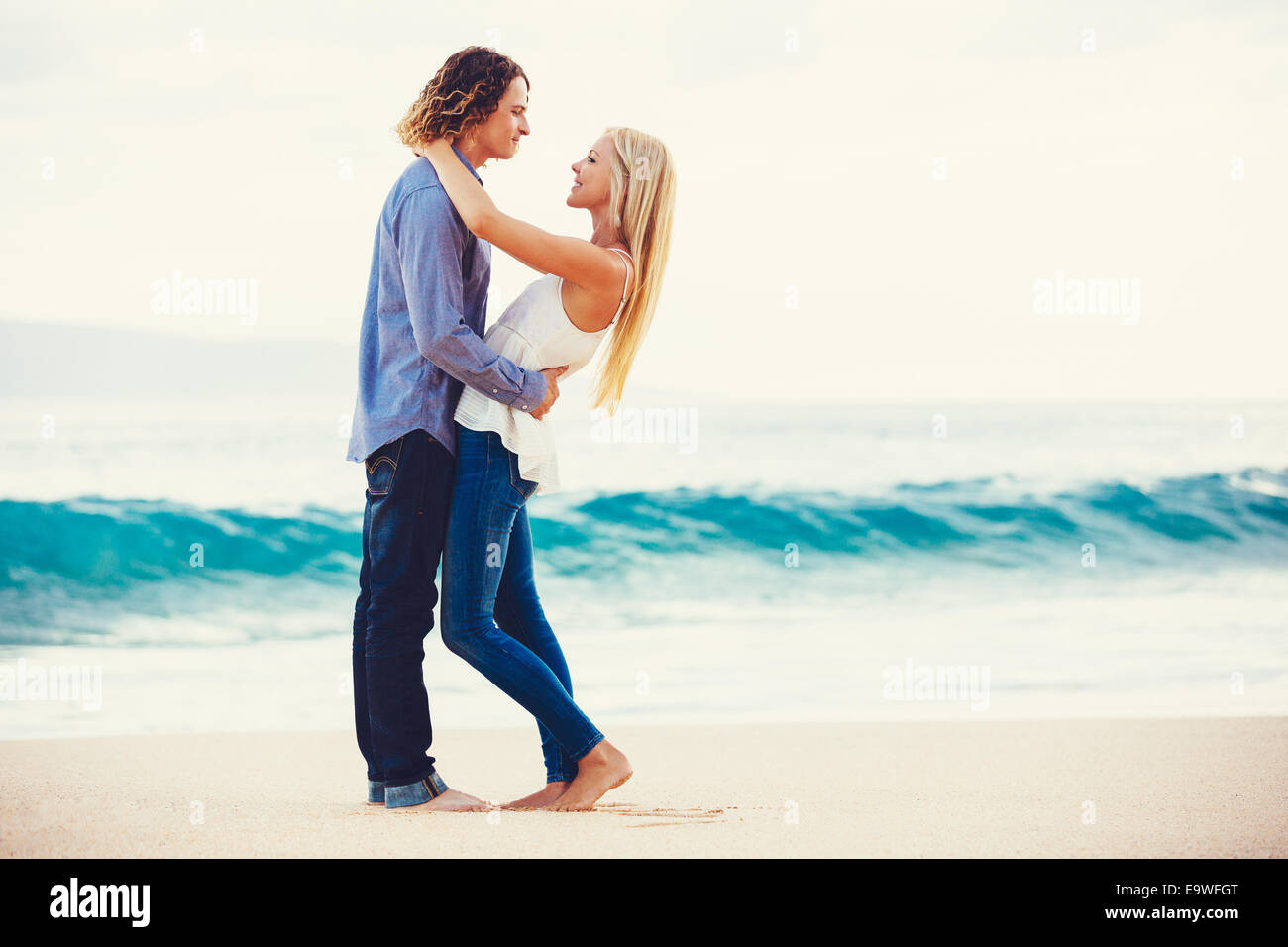 Besos en la playa fotografías e imágenes de alta resolución - Página 9 -  Alamy